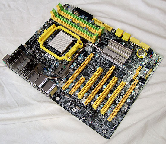dfi_lp_ut_790fx-m2r.jpg