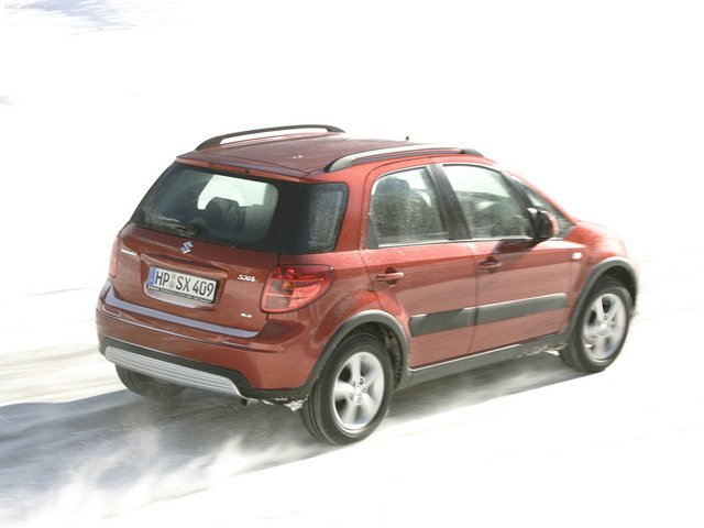 Suzuki_SX4_03.jpg